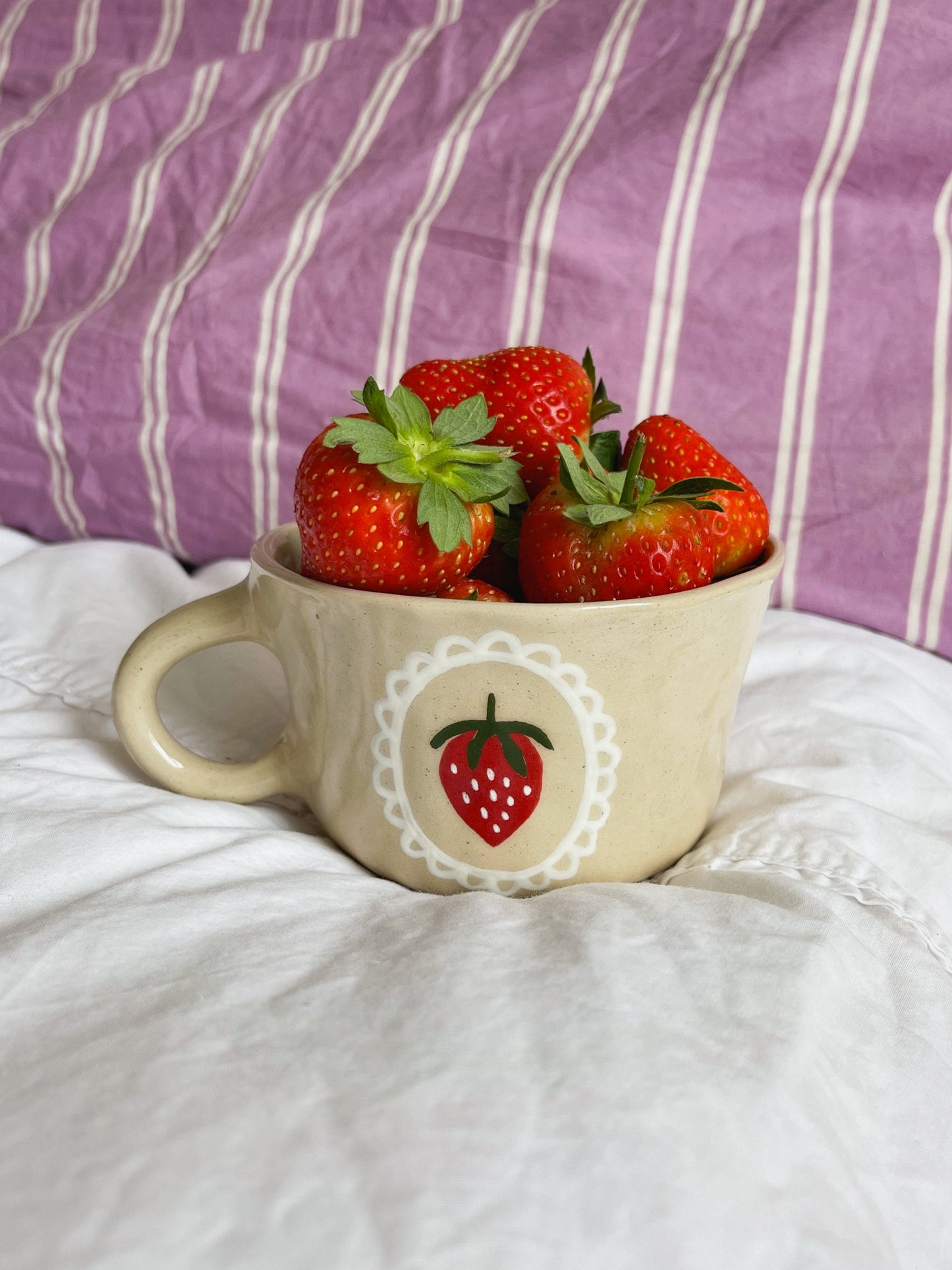 ((PREVIEW)) DREAMER: Tastes like strawberries on a summer evening mug