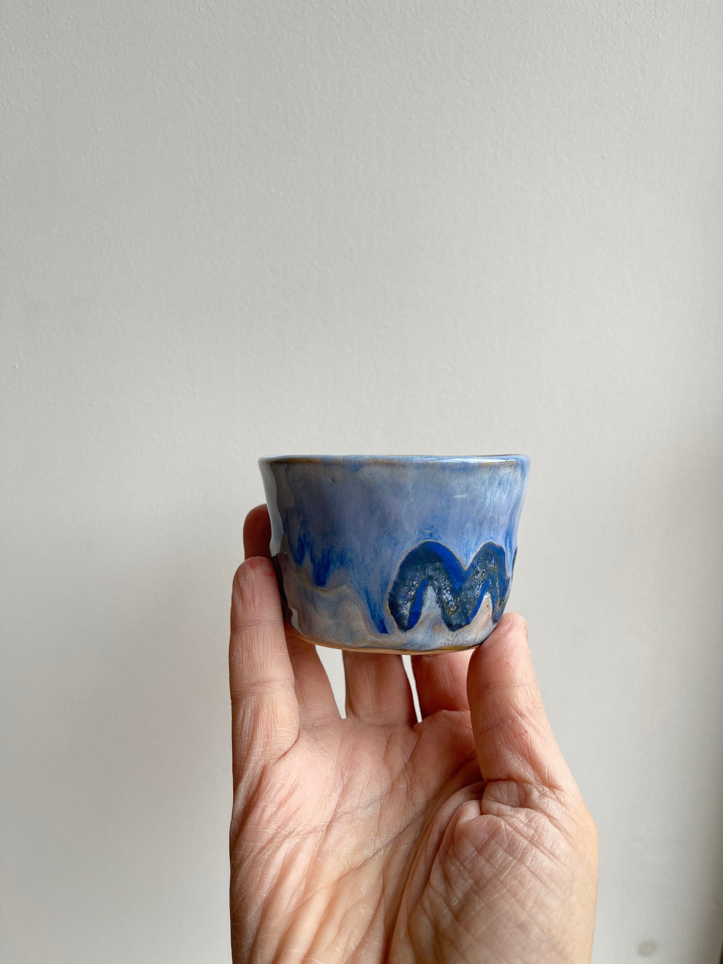 Glaze test mini tumbler - light blue wavy